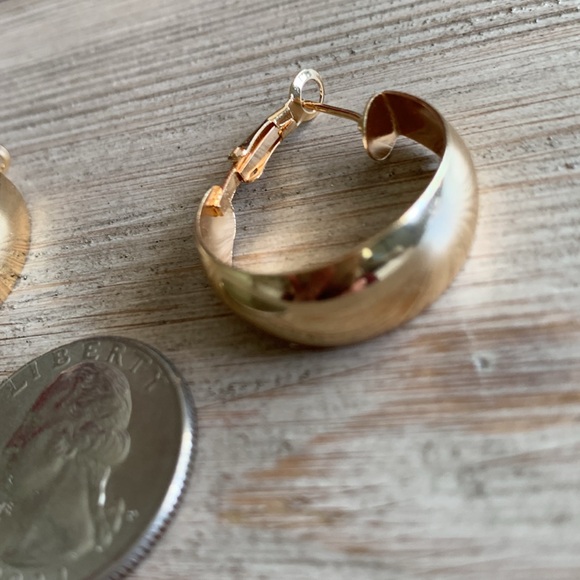 6/$8 Gold Tone Hoop Earrings NEW - Picture 8 of 14